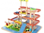 Aparcamiento de madera con garaje para niños