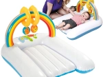Bestway colchoneta inflable para cambiar al bebé con juguetes colgantes